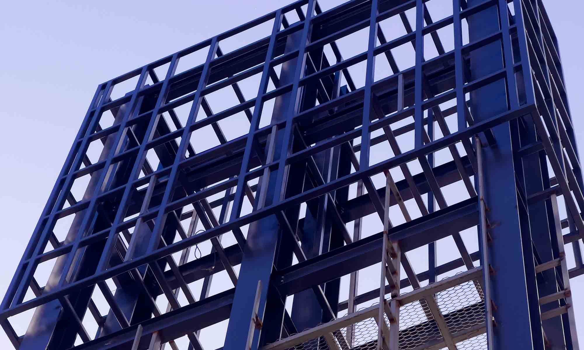 Construcción en concreto y estructura metalica